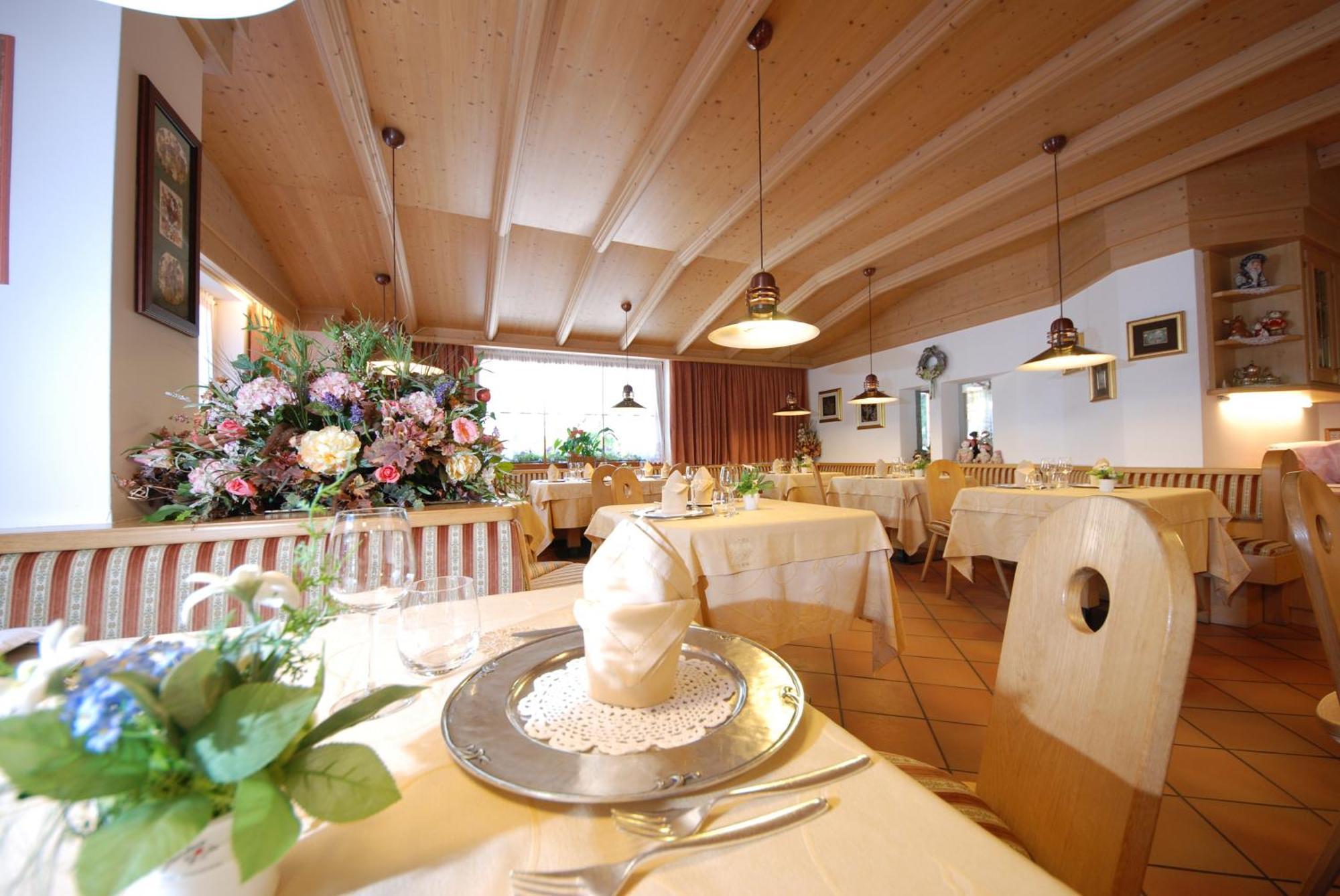 Hotel Ciampian Моена Екстер'єр фото